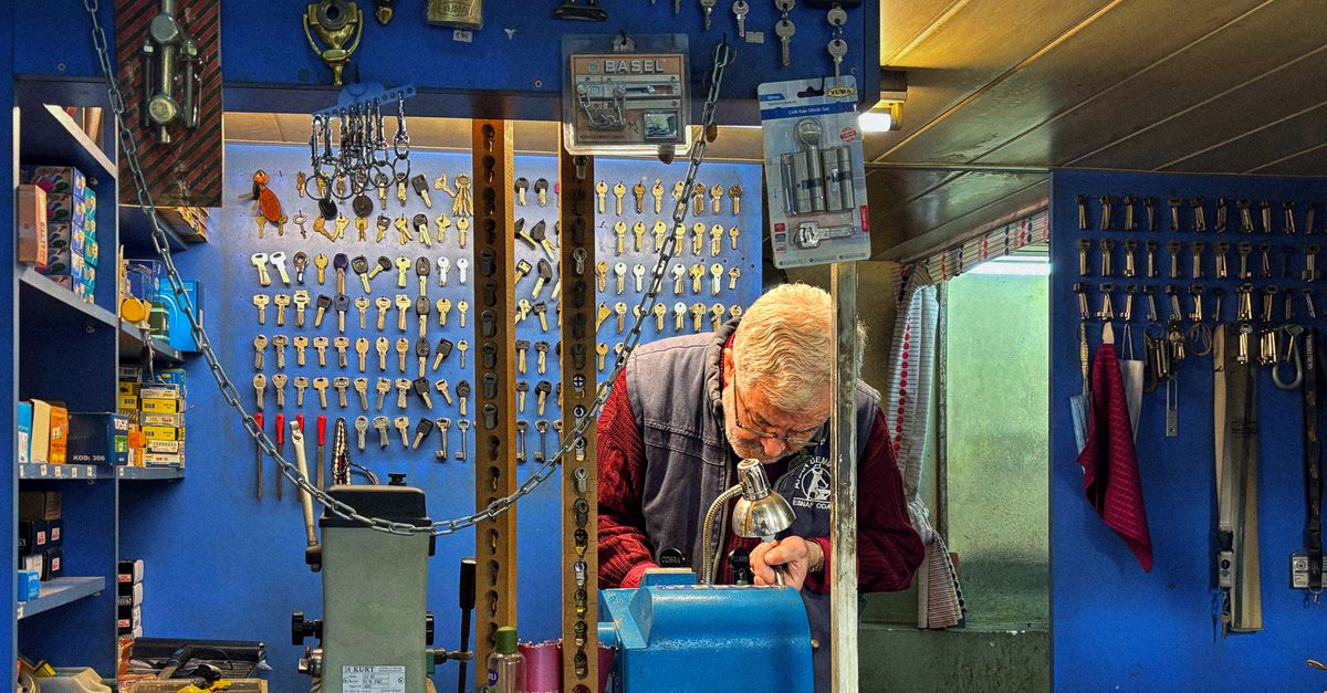 Emergency Commercial Locksmith and Business Lockouts — Locked Out? Not Anymore — Expert Pro Locksmith