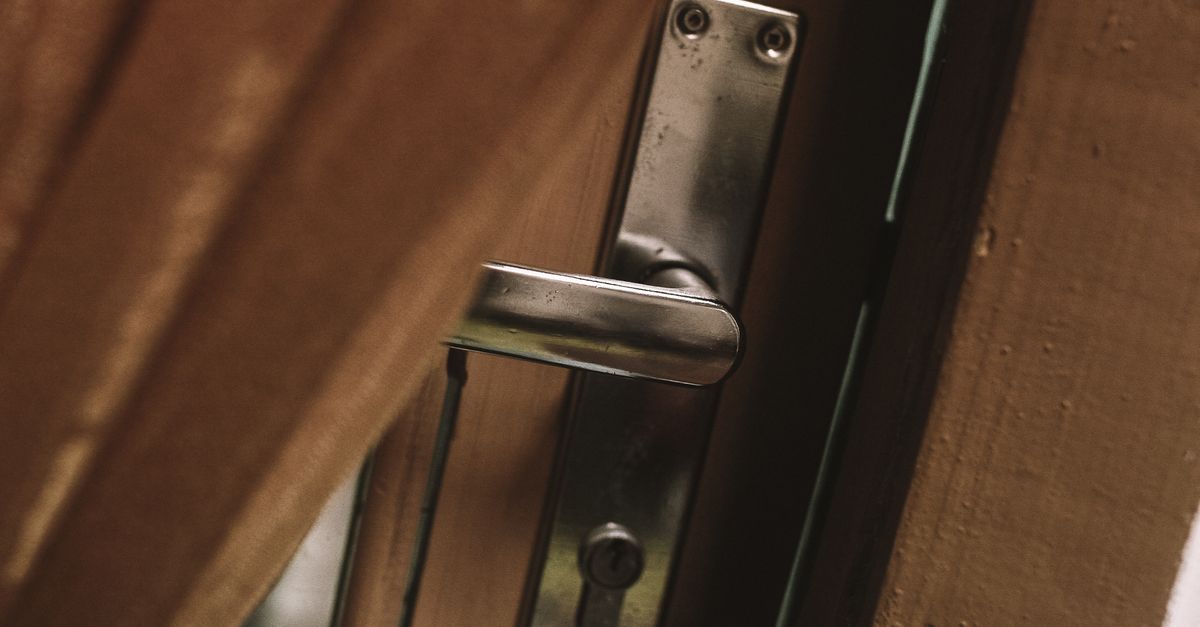 Deadbolt Installation: Choosing the Right Lock Grade for Your Door — Expert Pro Locksmith