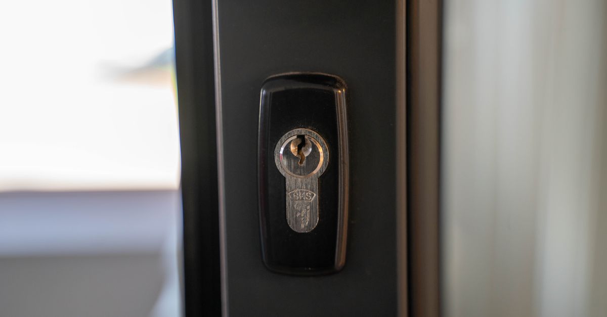 Rekey for Better Access Control — And When Deadbolt Replacement Makes More Sense — Expert Pro Locksmith